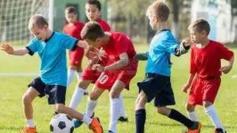 《争议升级！汪士钦熊猫杯红牌事件引热议，马德兴透露征召悬念待解》