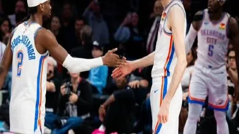 曼城逆袭阿斯顿维拉，B席高空斩、迪亚斯世界波惊艳第14轮对决