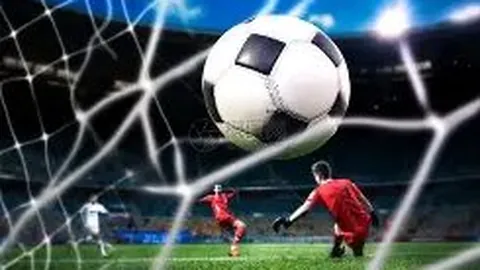 “曼联1-4遭沃特福德逆转，范德贝克立功马奎尔染红离场”