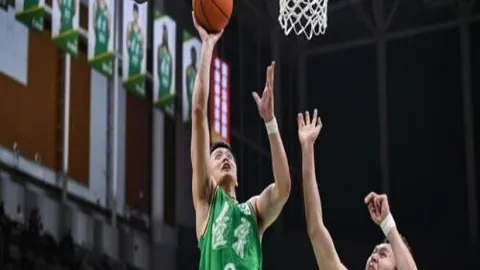 战火燃情！揭秘锋线争霸，谁能一击破敌，率先洞穿防线？